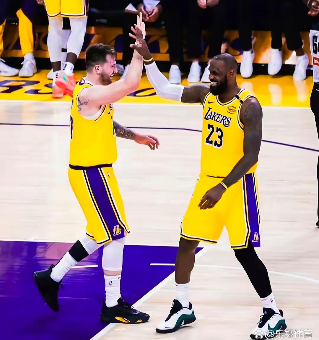 关于湖人双星携手砍下+，横扫对手取得四连胜的信息