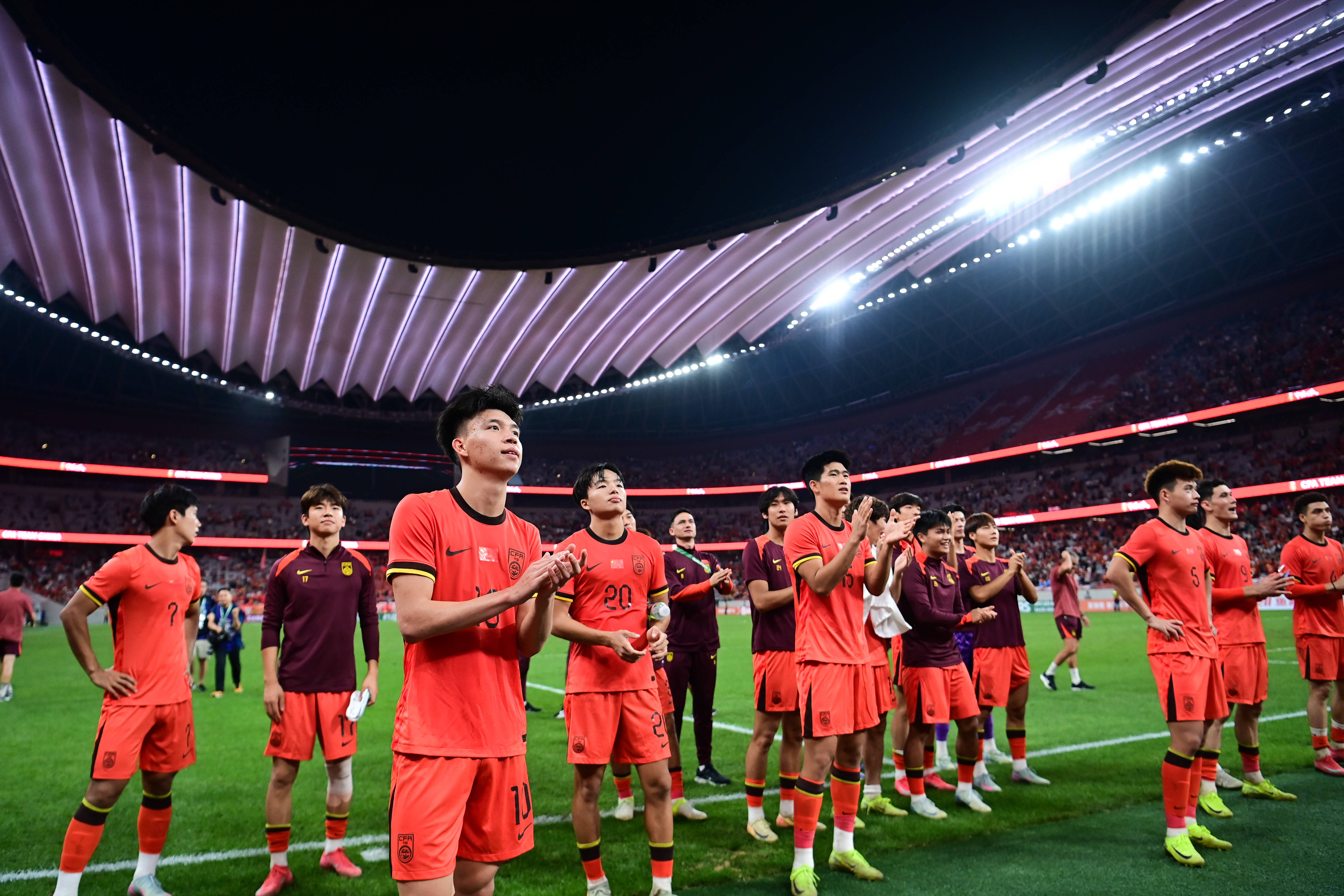 包含亚洲足坛精彩战役：强队对抗实力明星的词条